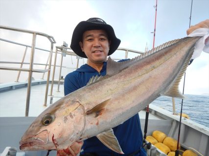 2025908 カンパチ8.2キロ　マハタetc　白浜渡船・ルアー・ジギング船魚拓号