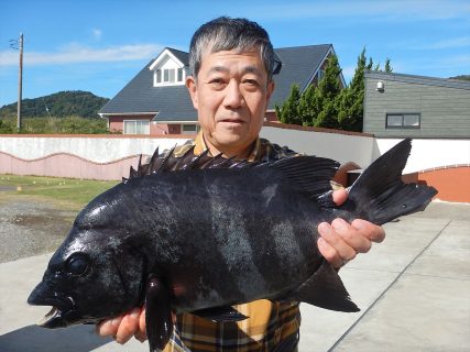 20251104 イシダイ・シマアジ・クロダイ釣れる　白浜渡船