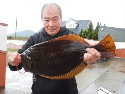 20251123 ヒラメ60㎝釣れる　白浜渡船
