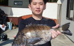 20260222 クロダイ(2.0Kg 48㎝) 、メジナ 白浜渡船